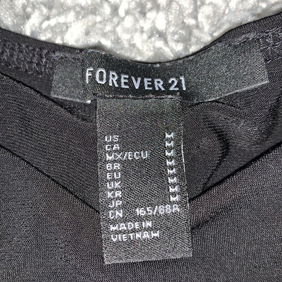 Forever 21 Cutout Crop Top Medium - Picture 2 of 4